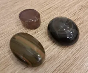 للبيع خاتم وفصوص