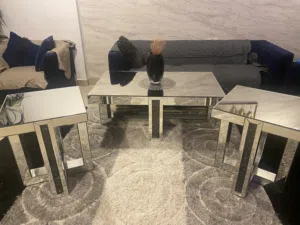 ثلاث طاولات للبيع