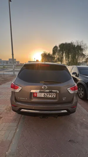 نيسان باثفايندر 2014 V6  3.5L
