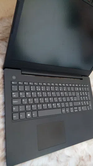 Lenovo i3 جيل ثامن RAM 8GB بحالة ممتازة