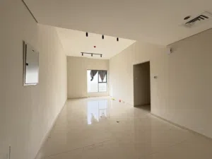 HUGE 1 BEDROOM HALL APARTMENT WITH BALCONY AVAILABLE NOW