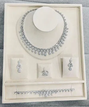 طقم الزركون