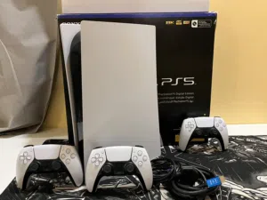 للبيع سوني فايف دجتل شبه جديدة معه ثلاث يدات كلهم سليمين