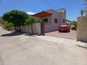 325 m2 4 Bedrooms Villa for Sale in Amman Mahes