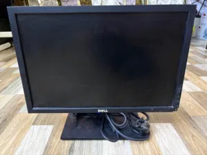 للبيع شاشة DELL E1910 مستعملة  ونظيفة 60 هيرتز قابل لكسر السرعة حتى 75 هيرتز