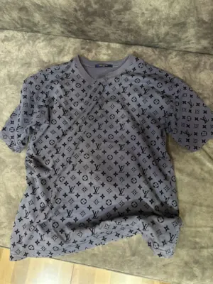 Louis Vuitton T-Shirt original for sale