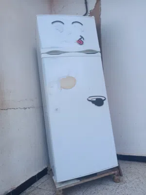 ثلاجة للبيع