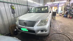 لكزس LX570 موديل 2008 للبيع (بحاجة لمحرك فقط) - السعر 4400 دينار