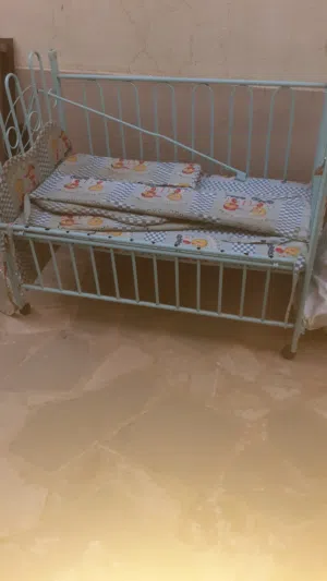 سرير اطفال للبيع
