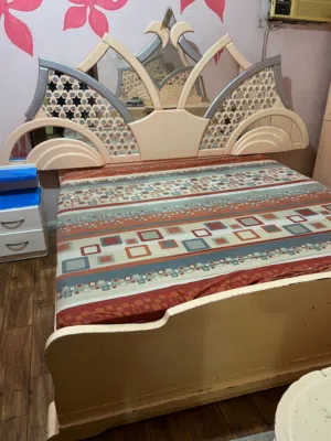 heavy duty bedroom set for sale at throw away price