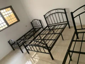 تخت مفرد ونص 8  أرجل متوفر منه الالوان الأسود والأبيض بأقل سعر بالمملكه من معرض  محمد ابوسيف