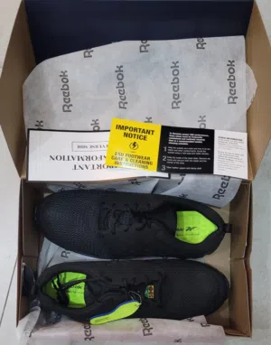 حذاء ريبوك جديد غير مستعملة مع العلبة الأصلية قياس 44