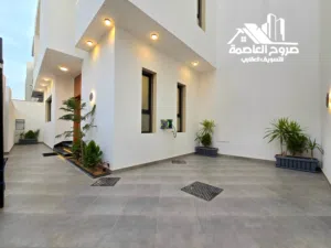 الكود ( 036 ) فيلتين متجاورات للبيع السراج طريق المواشي بالقرب من دار الاودي