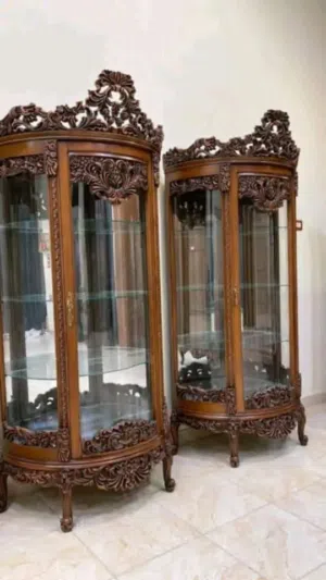 فضية وطقم طاولات