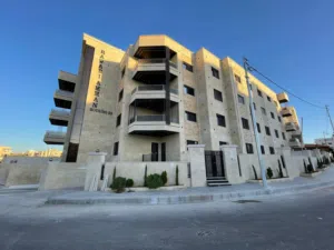 شقة للبيع في الروضة قريبة من دوار الزهور وشارع الاذاعة