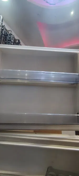 ثلاجة للبيع