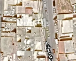 منرل  قذب سوق الحايس  مسح المنول وجهتبن  المساحه 225 متر وفي سهاده عقاذيه