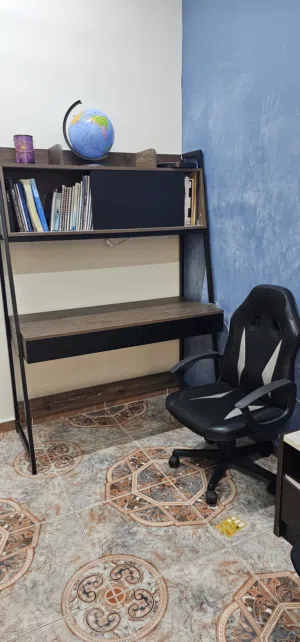للبيع طاولة دراسة مع مكتب + كرسي مكتب – مستخدمين سنتين فقط –Study Table with chair From Pan Home