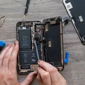 خدمات الصيانة متوفر شاشات والايسي وبرمجة