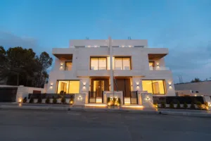 770 m2 5 Bedrooms Villa for Sale in Amman Dabouq