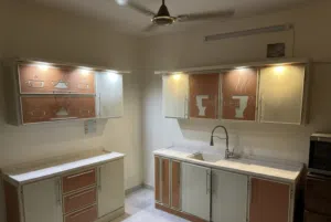 كاونتر مطبخ كامل (ويا مرمر كوارترز) راقي ونظيف