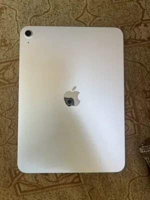 iPad (A16) 128GB - بحالة ممتازة جداً وكفالة سارية