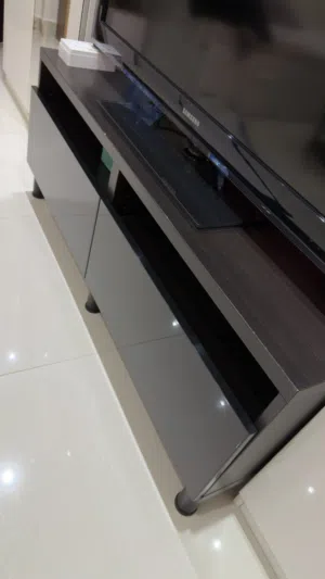 طاولة تلفزيون