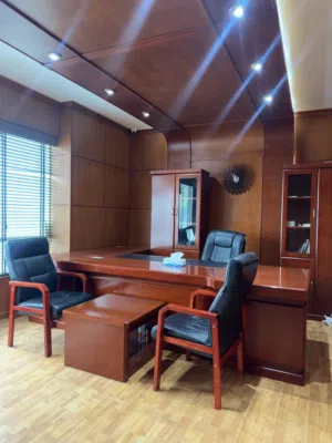 مكتب للبيع بحاله جيده بالشارقه