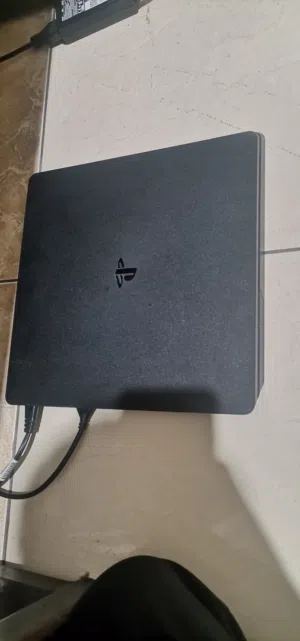 ب700 درهم فقط بلايستيشن 4 مع 1 controller inggame on Monitor 100hz 21 Inch and  Elden R