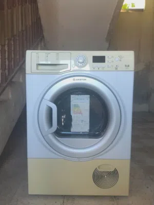 نشافة Ariston سعة 9 كيلو بحالة جيدة