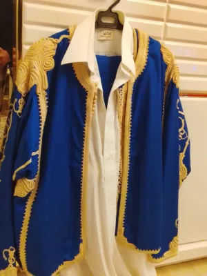 زبون ثلاثة قطع للبيع