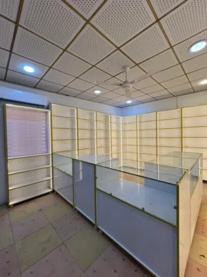 أثاث جديد متكامل - صيدلية او كوزمتك