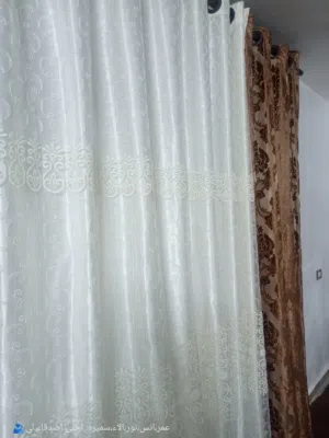 مكيت بني مستعمله ما فيها ولا اشي اربعه ب اربعه مع بردايتين مترين واشي