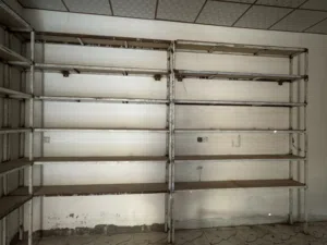 رفوف محل للبيع