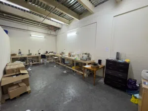 للبيع مصنع عطور جاهز للعمل في عجمان الجرف الصناعية Perfume factory for sale, ready to operate, in Aj