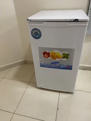 ثلاجة صغيرة للبيع
