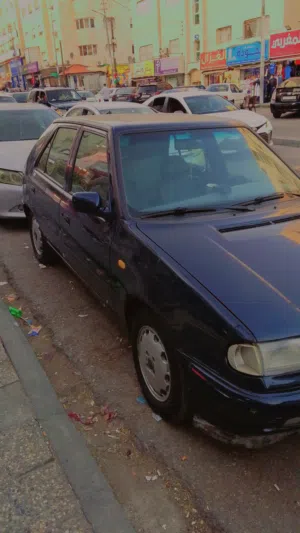 سيارة فيليشيا سكودا 1998 أسود بسقف SUV بحالة ممتازة ومجهزة بكامل المواصفات الأمريكية