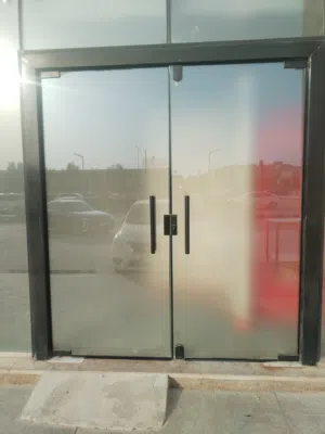 تركيب وتوريد زجاج سكريت مع تركيب مكااتب وواجهات  وتركيب جميع انواع الاستيكرات