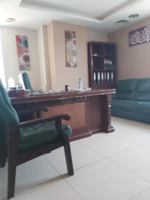مكتب تجاري فاخر للبيع في شارع المدينة المنورة