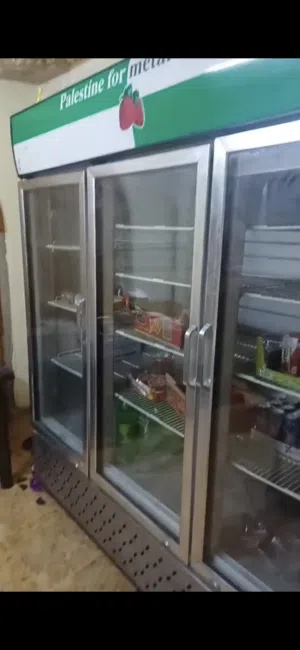 ثلاجة عرض ثلاث ابواب بحاله ممتازة جدا  السعر قابل للتفاوض
