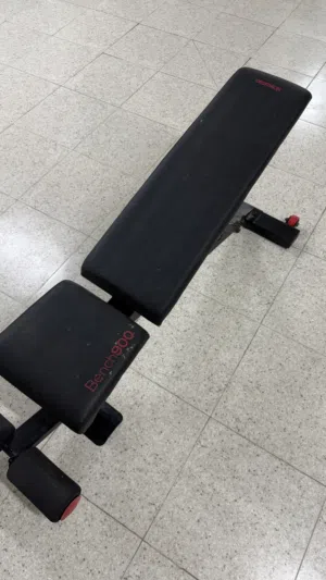 بنش من DECATHLON + دامبلز 30kg تركيب تقدر تحوله بار ودامبل (قابل للمساومه)