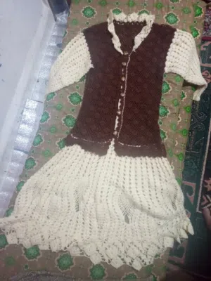 فستان لون بيج وبني شغل يدوي مش ملبوس ب40 دينار