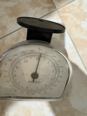 ديكورات للبيع نضيفة و جديدة غير مستعملة السبب ما كان ف مجال