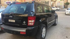 2010 Jeep Grand Cherokee  SUV for Sale with GCC Specs and Full Features. Working condition.