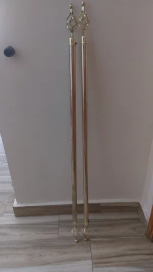 زوز حديد ستائر عل دهبي بحاله ممتازه