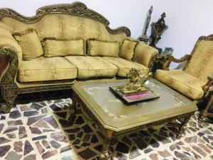 طقم كنب وطاولة تلفزيون للبيع