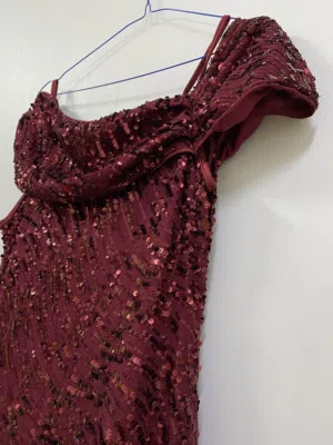 فستان سهرة ( عنابي احمر )للسهرات ومناسبات مقاس s الى m طول 152/154 ستررررش