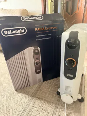 مدفئة كهربائية DeLonghi اصلية من الوكيل استخدام خفيف