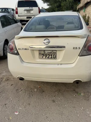 نيسان التيما 2010، صالون سيدان، أبيض، بحالة ممتازة، خليجية، أوتوماتيك، تأمين إلزامي