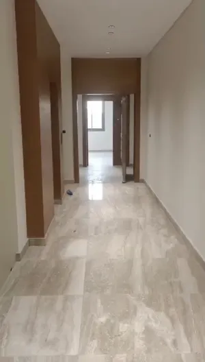 شقة تجارية مكتبية تشطيب جديد درجة اولي في زناتة الجديدة الرئيسي مبني خدمي متكامل بالمولد واسنسير